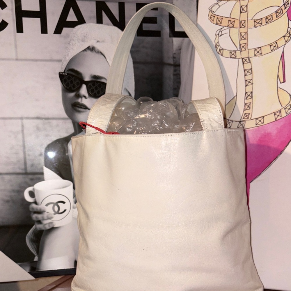 Chanel leather White Women's Tote Bag - Picture 8 of 16